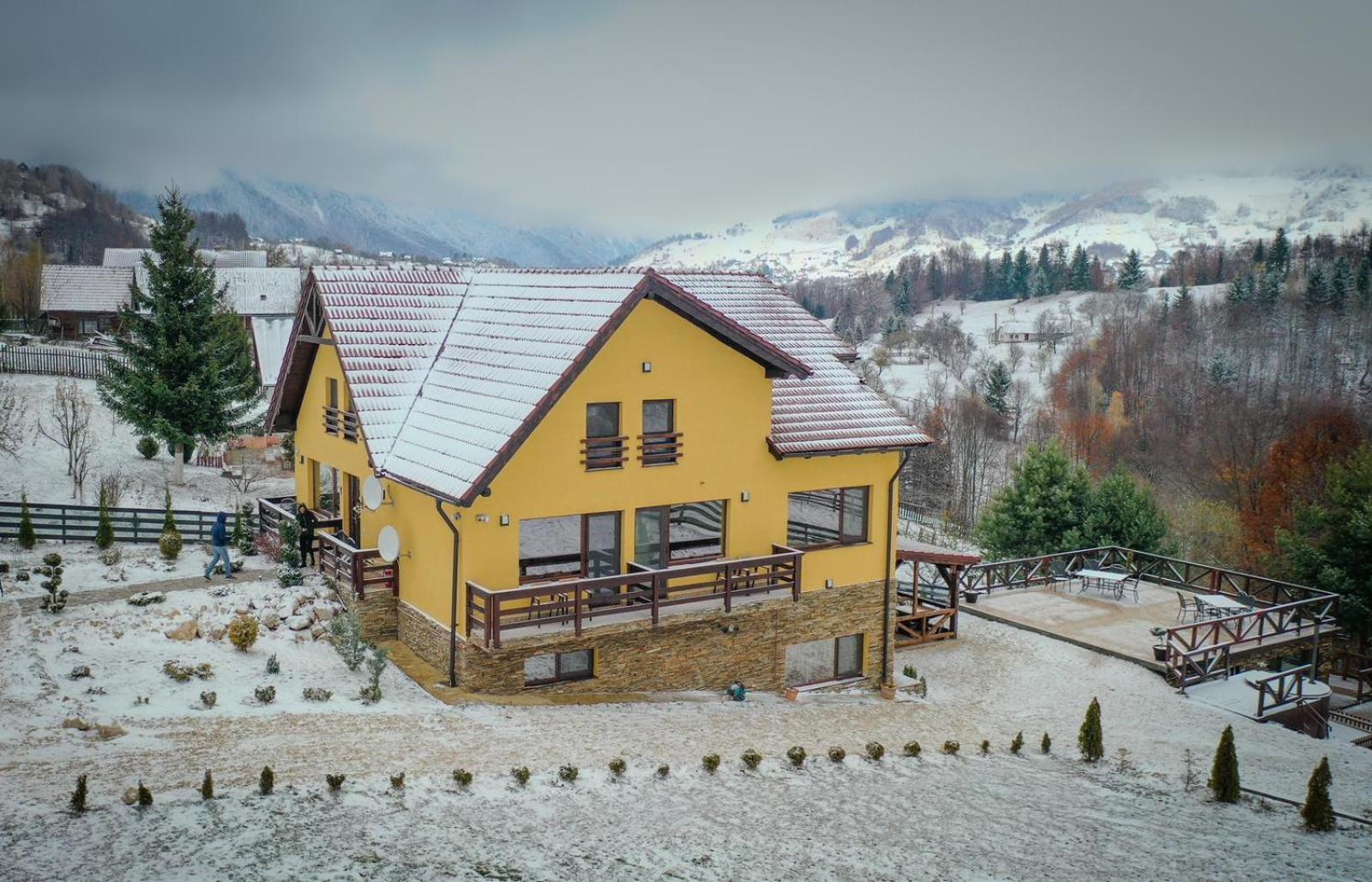 Transylvanian Views Lodge *