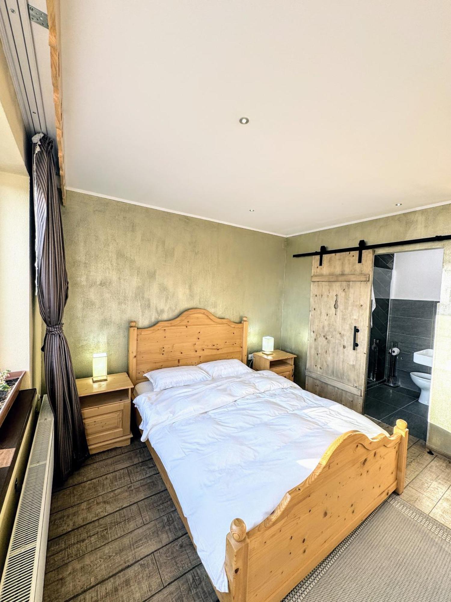 Transylvanian Views Lodge *